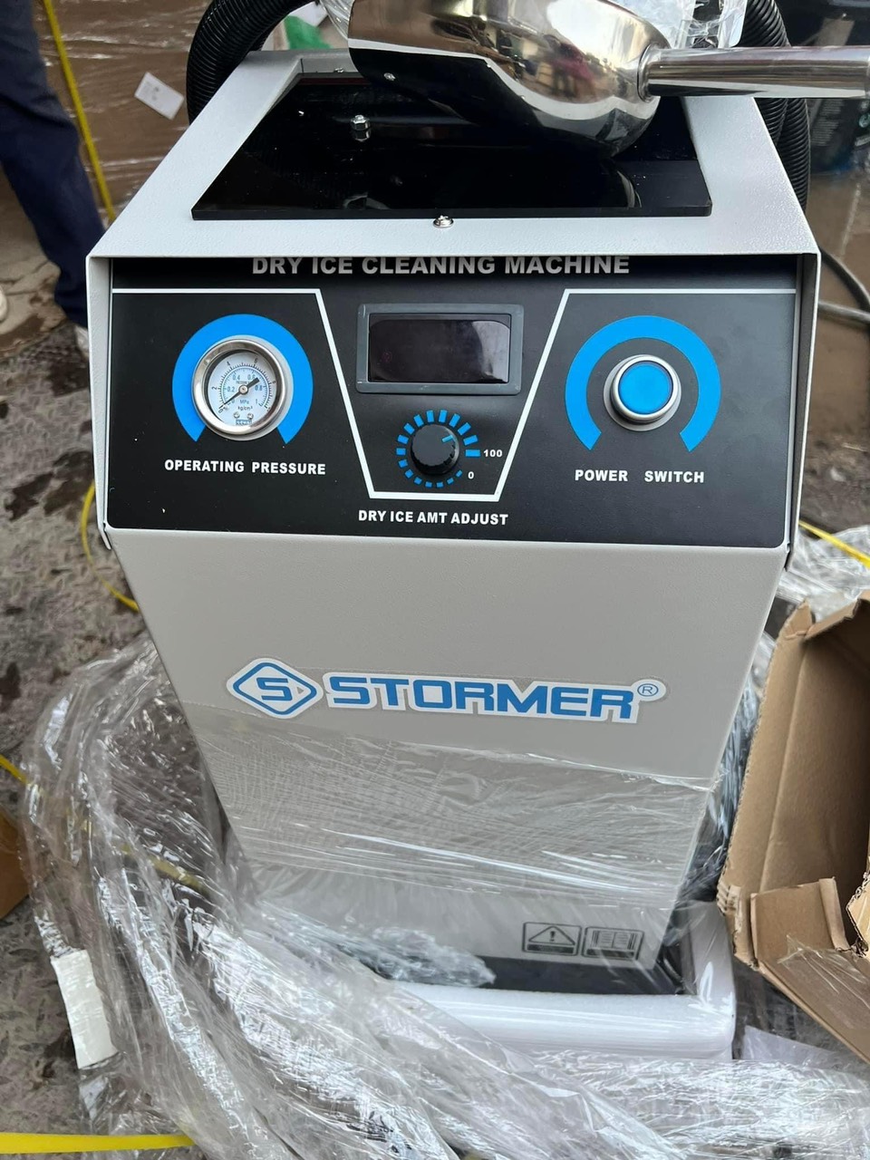 Máy bắn đá khô CO2 Stormer